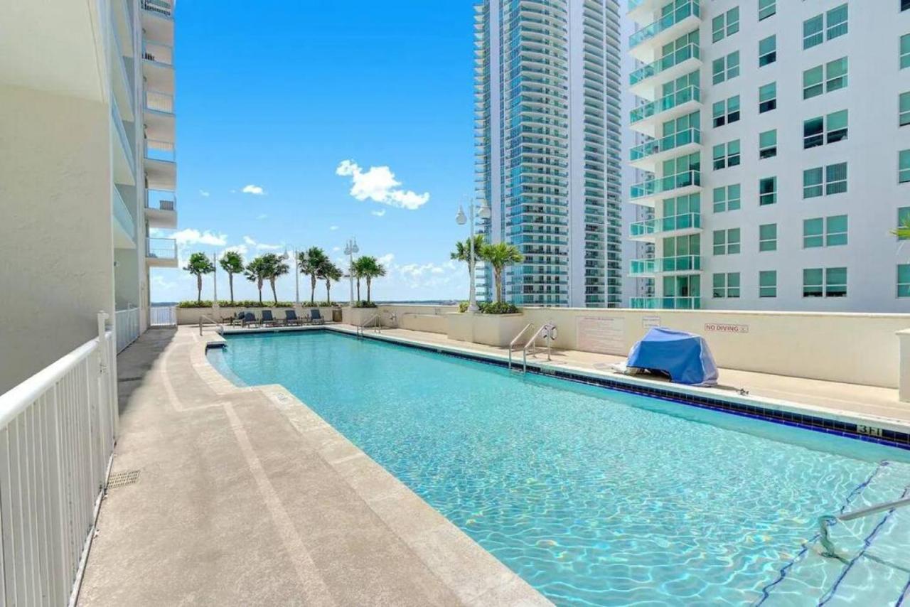 Deluxe 1 Bedroom With Pool, Parking, Balcony And Ocean Views Casa de férias