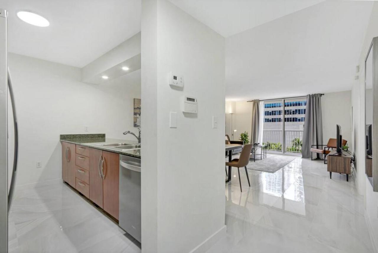 Deluxe 1 Bedroom With Pool, Parking, Balcony And Ocean Views Casa de férias *