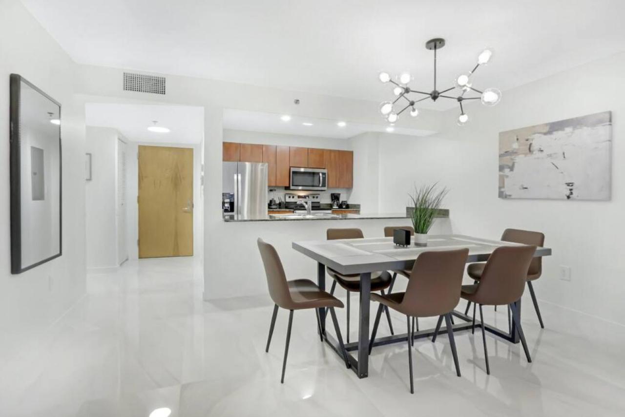 Deluxe 1 Bedroom With Pool, Parking, Balcony And Ocean Views Casa de férias Miami